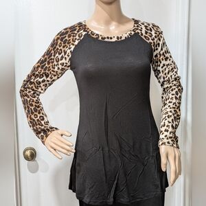 NEW Womens Top Size S Leopard Print Raglan Sleeve Black Rayon from STYLE ADDICTS
